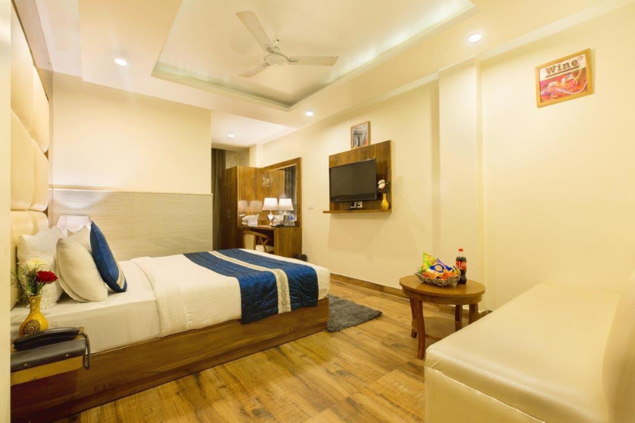 Hotel Viva Palace By Opo New Delhi Exterior photo