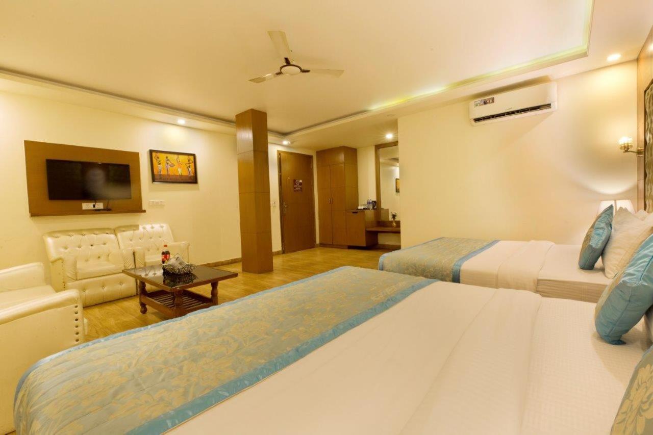 Hotel Viva Palace By Opo New Delhi Exterior photo