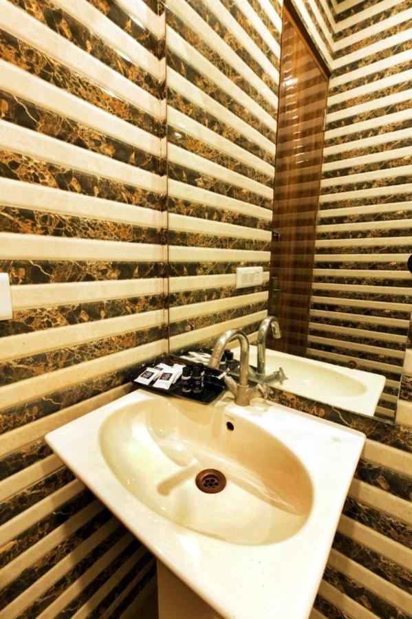 Hotel Viva Palace By Opo New Delhi Exterior photo