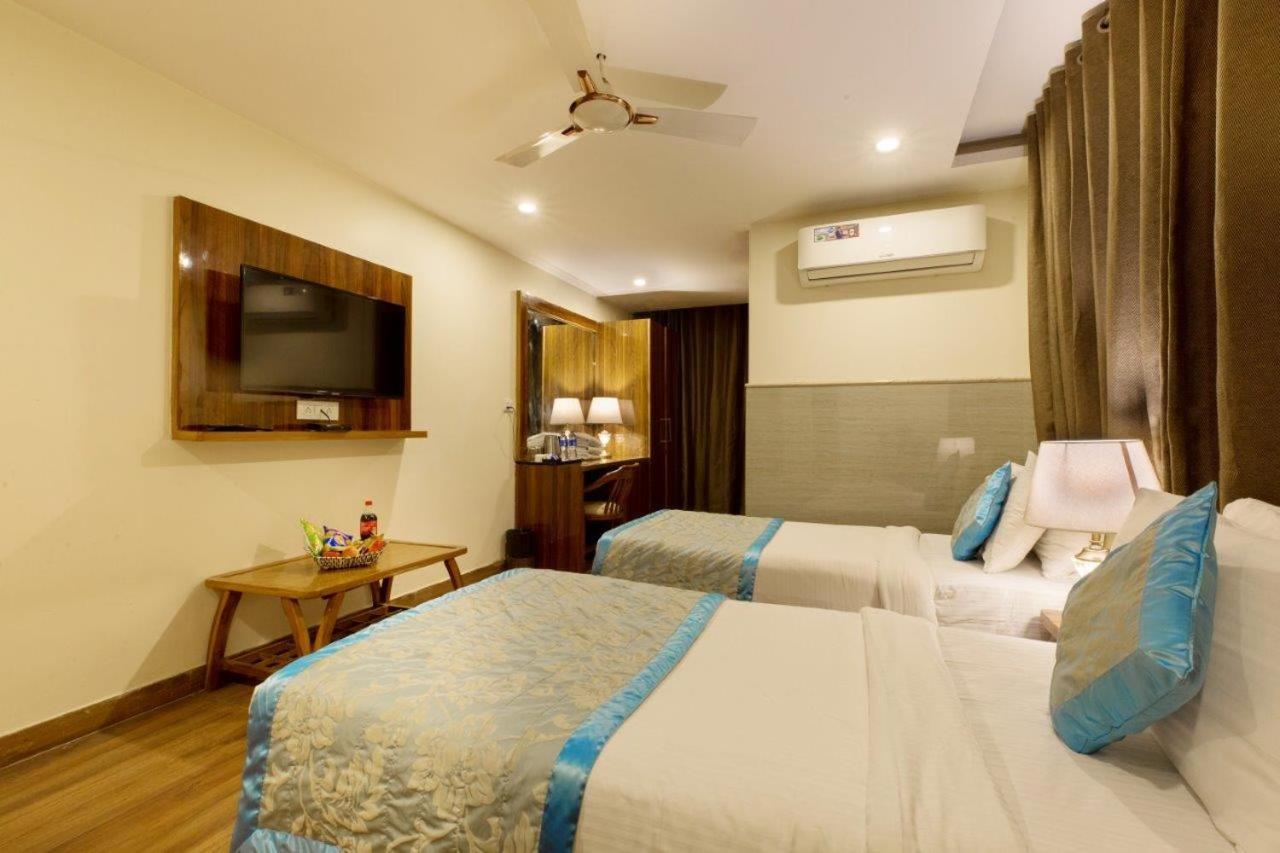 Hotel Viva Palace By Opo New Delhi Exterior photo